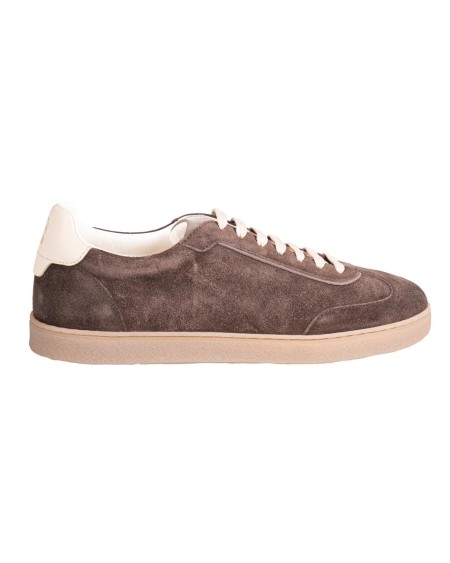 Shop BRUNELLO CUCINELLI  Scarpa: Brunello Cucinelli sneakers in camoscio.
Chiusura con lacci piatti in cotone.
Fodera in pelle.
Fondo in gomma.
Composizione: 100% Pelle.
Fabbricato in Italia.. MZUSGGJ336-CRT46